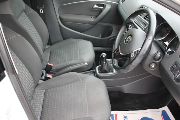 Used Volkswagen Polo 2015 for sale - 76158436: Photo 9