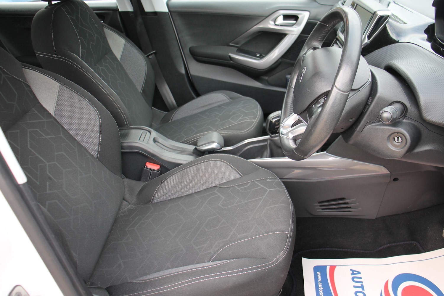 Used Peugeot 2008 2017 for sale - 76378099: Photo 9