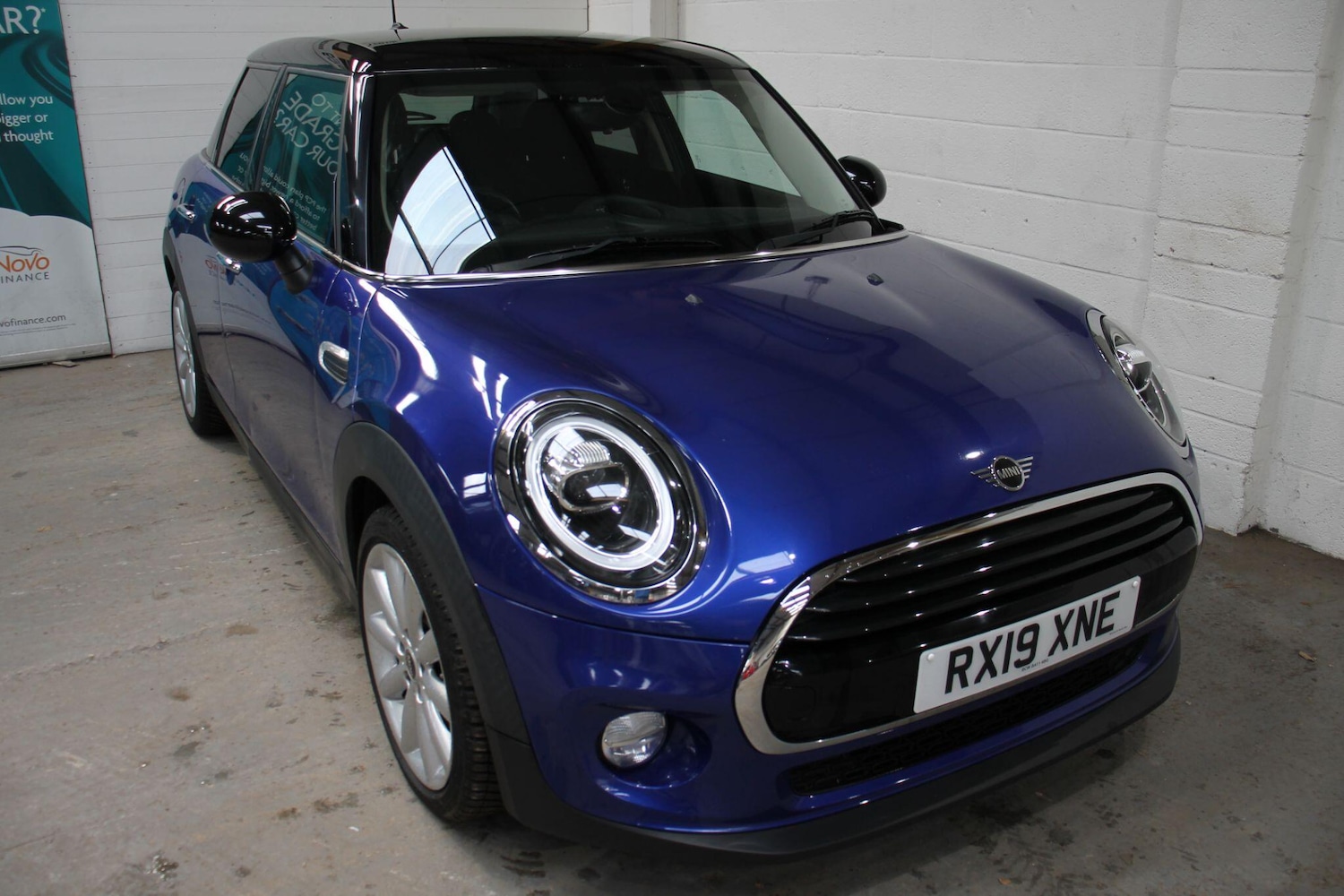 Used MINI Hatch 2019 for sale - 76801812: Photo 1