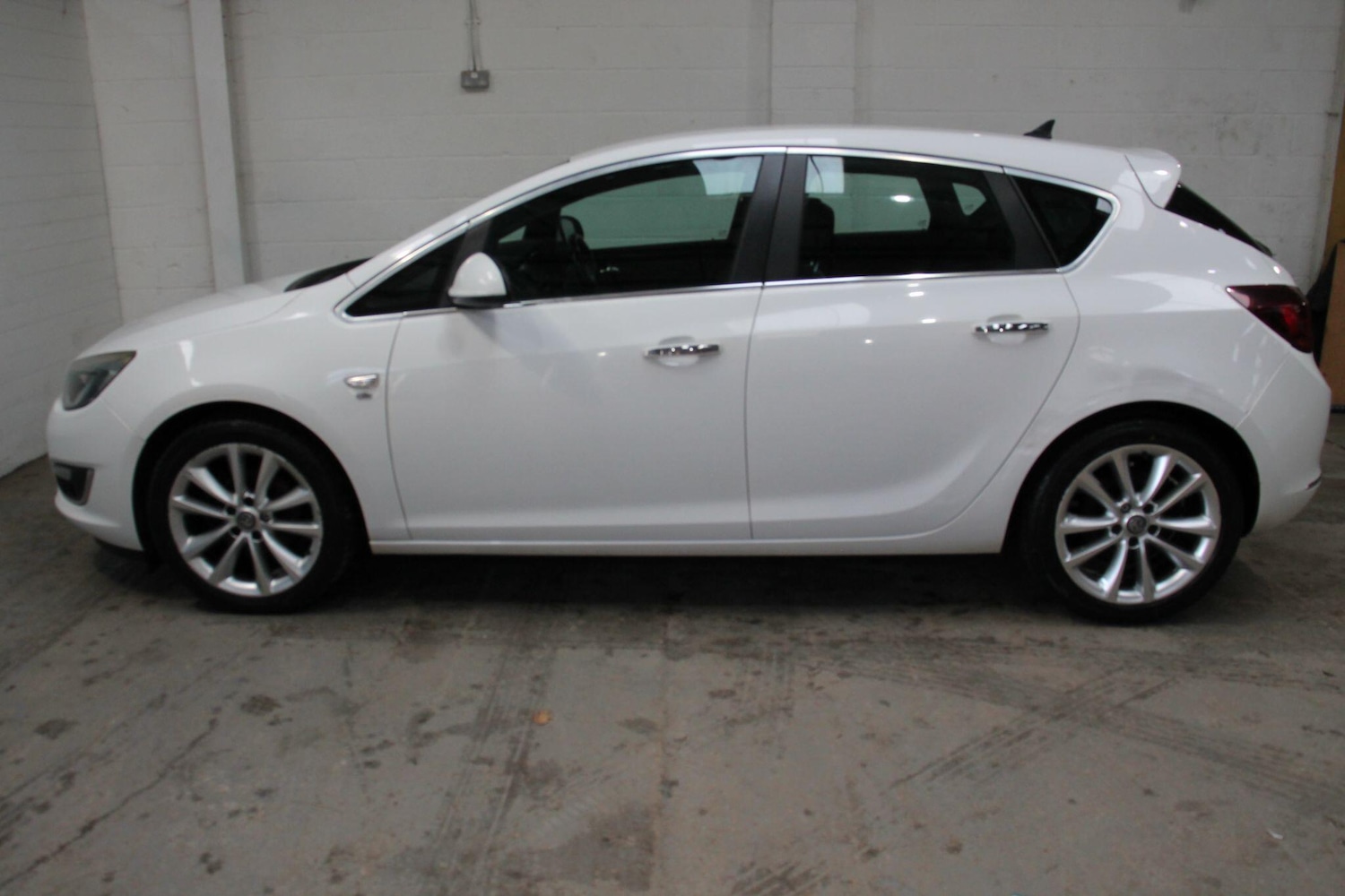 Used Vauxhall Astra 2013 for sale - 77549434: Photo 4