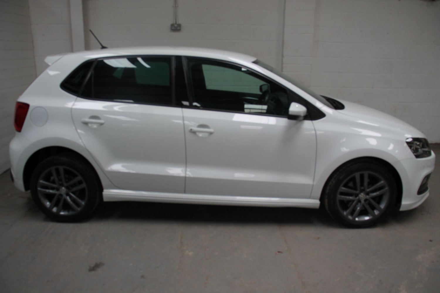 Used Volkswagen Polo 2015 for sale - 77345250: Photo 8