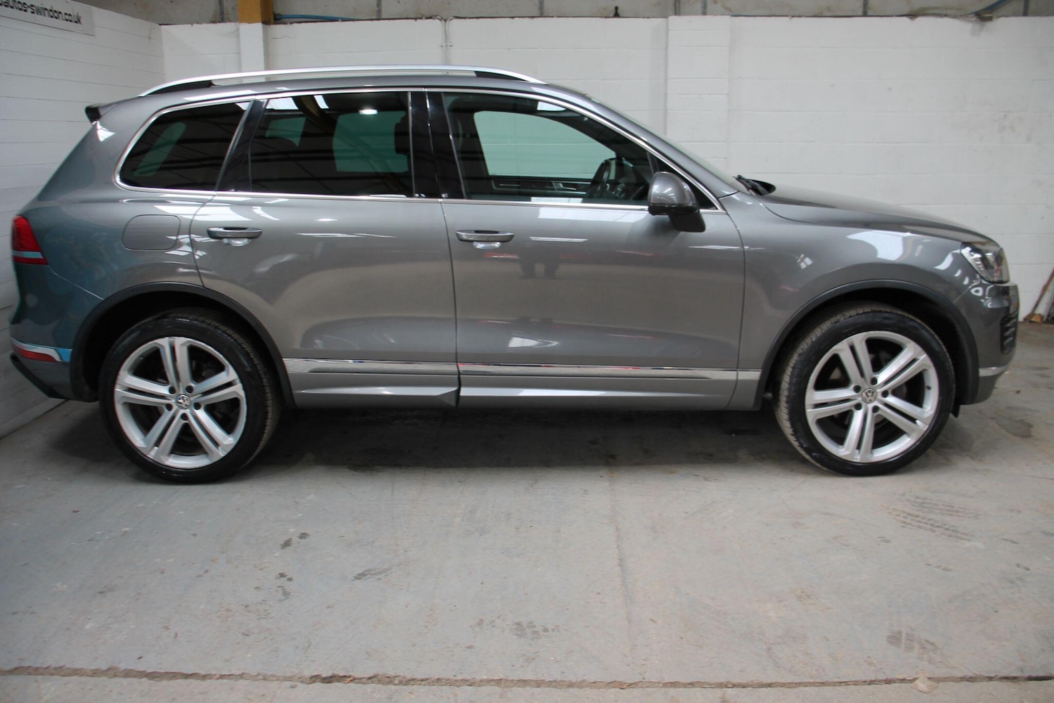 Used Volkswagen Touareg 2017 for sale - 76832907: Photo 2