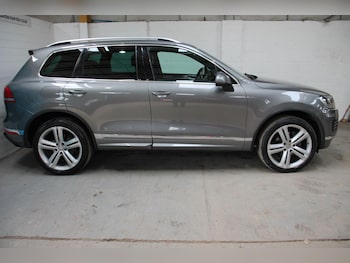 Used Volkswagen Touareg 2017 for sale - 76832907: Photo