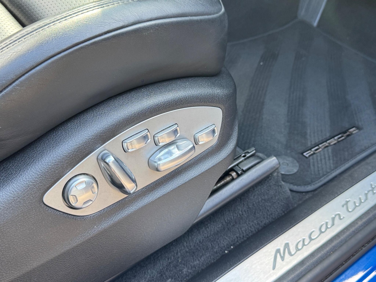 Used Porsche Macan 2018 for sale - 77892632: Photo 44