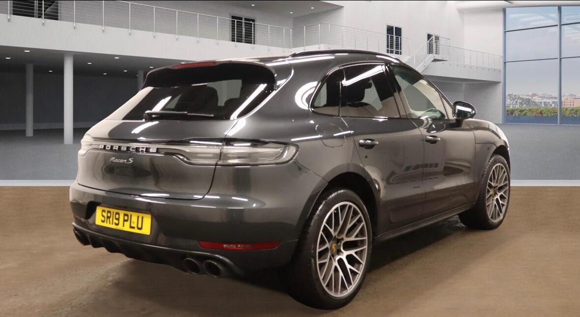 Used Porsche Macan 2019 for sale - 76122382: Photo 2