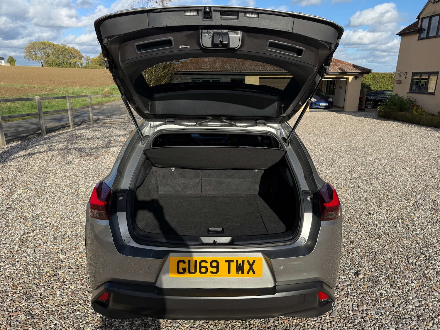 Used Lexus UX 2020 for sale - 76372238: Photo 15
