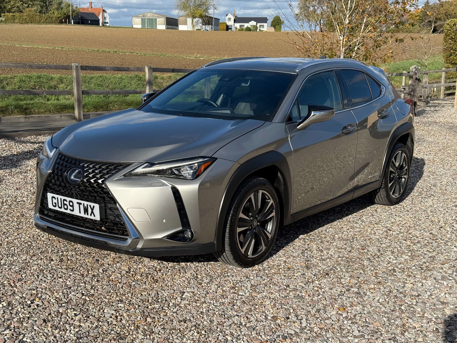 Used Lexus UX 2020 for sale - 76372238: Photo 2