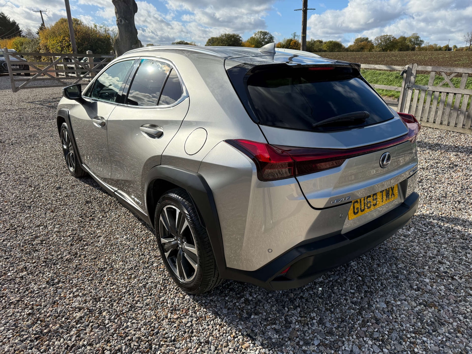 Used Lexus UX 2020 for sale - 76372238: Photo 3