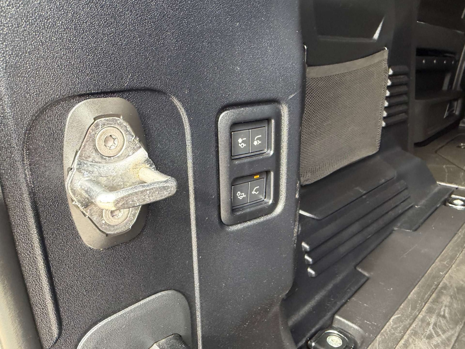 Used Land Rover Defender 2022 for sale - 78213091: Photo 17