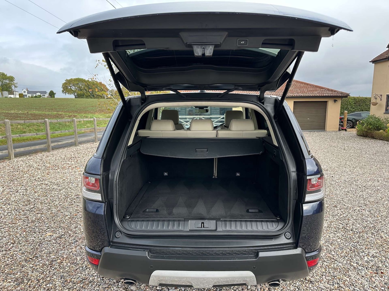 Used Land Rover Range Rover Sport 2017 for sale - 76600663: Photo 10