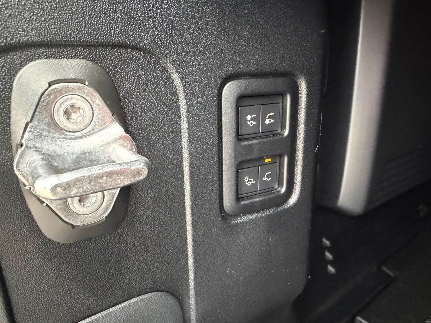 Used Land Rover Defender 2023 for sale - 77798399: Photo 10