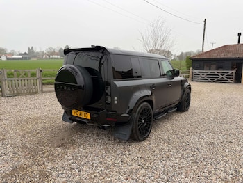 Used Land Rover Defender 2023 for sale - 77798399: Photo