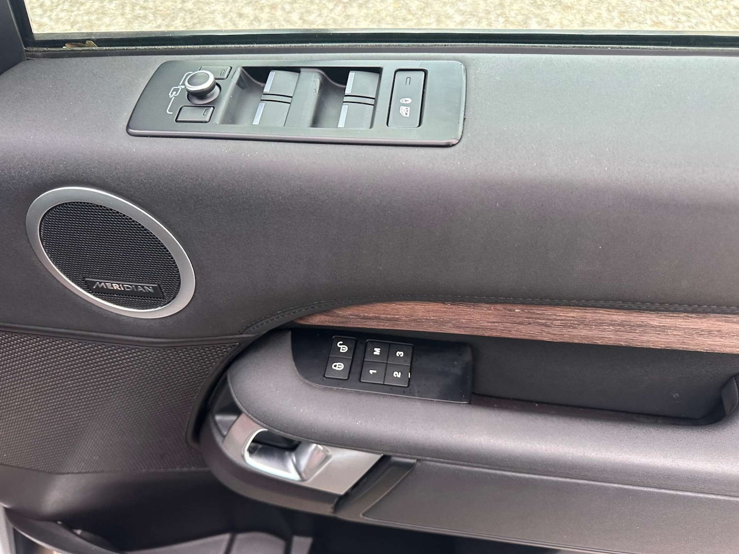 Used Land Rover Discovery 2019 for sale - 76726100: Photo 25