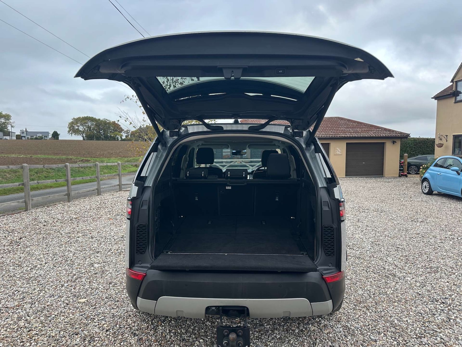 Used Land Rover Discovery 2019 for sale - 76726100: Photo 9