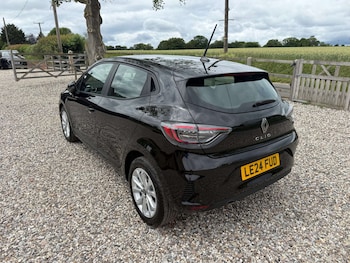 Used Renault Clio 2024 for sale - 78964517: Photo