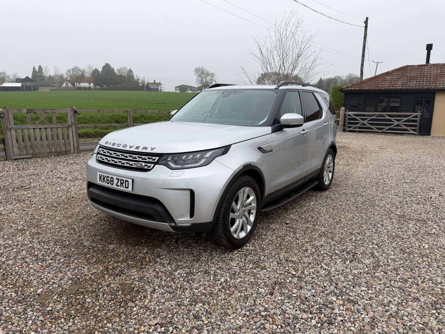 Used Land Rover Discovery 2019 for sale - 77798383: Photo 2