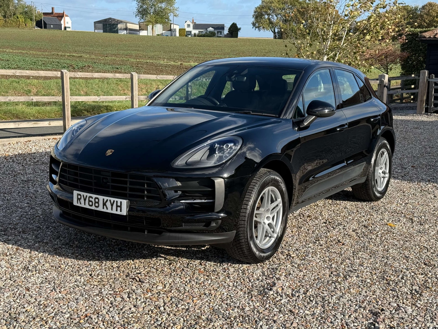Used Porsche Macan 2019 for sale - 76170878: Photo 2