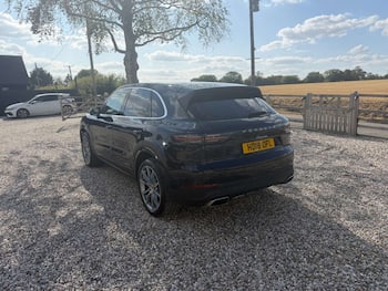 Used Porsche Cayenne 2018 for sale - 79612796: Photo