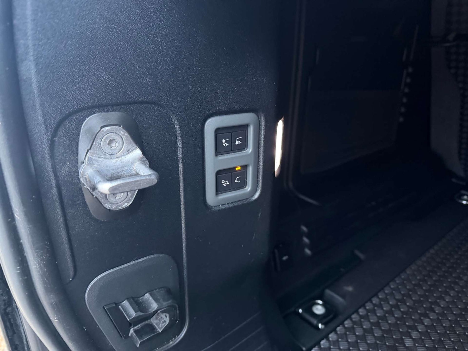 Used Land Rover Defender 2020 for sale - 77408954: Photo 12