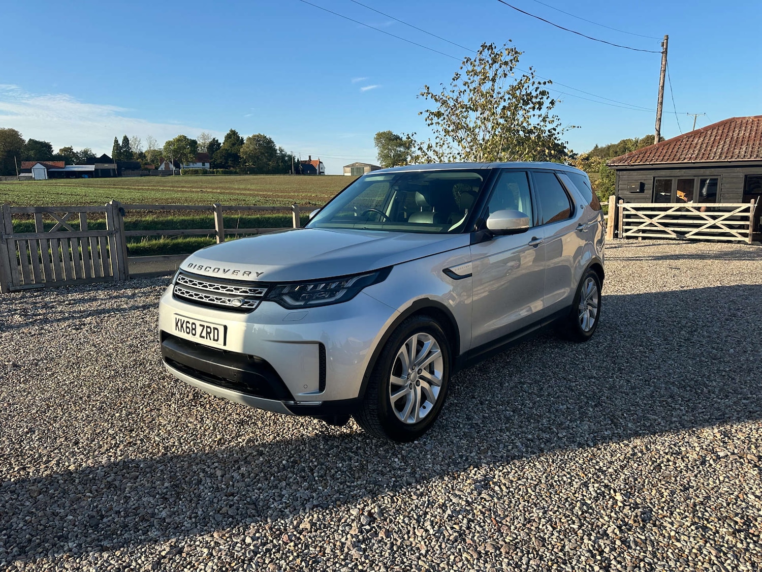 Used Land Rover Discovery 2019 for sale - 76011880: Photo 2