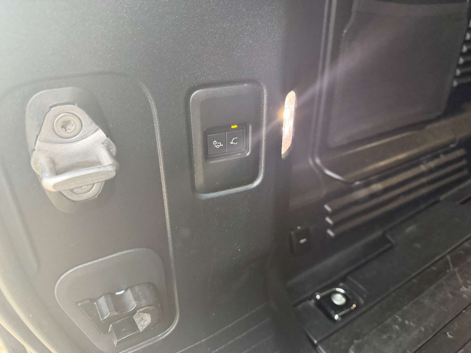 Used Land Rover Defender 2021 for sale - 77708956: Photo 11