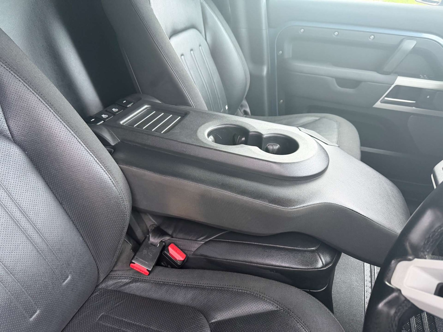 Used Land Rover Defender 2021 for sale - 77708956: Photo 18