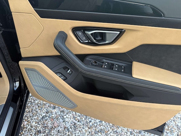 Used Lamborghini Urus 2022 for sale - 76277947: Photo 32