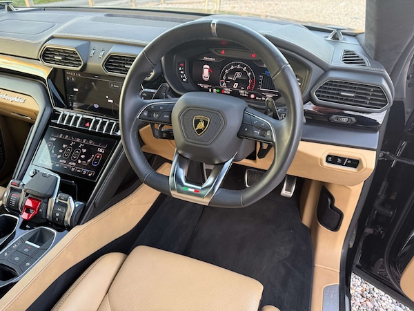 Used Lamborghini Urus 2022 for sale - 76277947: Photo 38