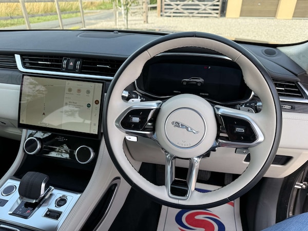 Used Jaguar F-Pace 2021 for sale - 76274229: Photo 21