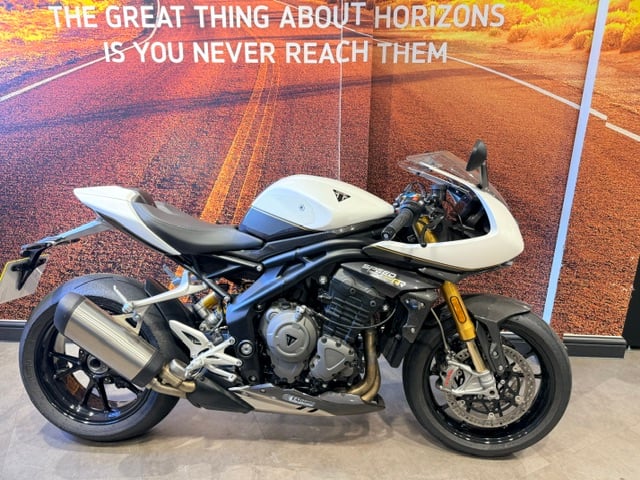 Used Triumph SPEED TRIPLE 1200 RR 2022 for sale - 78841364: Photo 1
