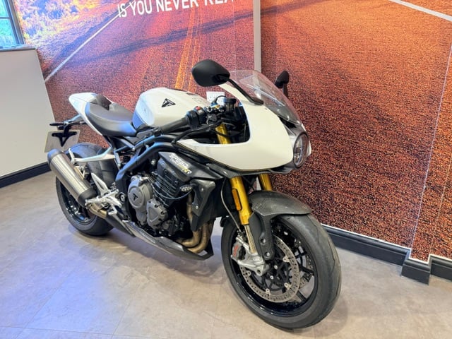 Used Triumph SPEED TRIPLE 1200 RR 2022 for sale - 78841364: Photo 2