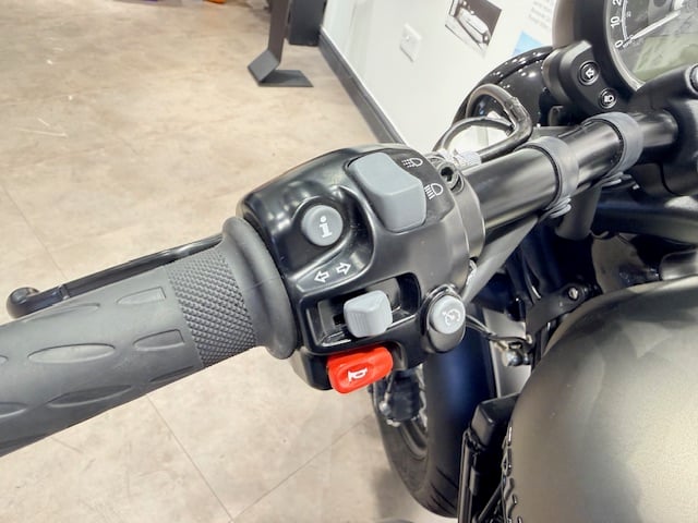 Triumph BONNEVILLE BOBBER BLACK