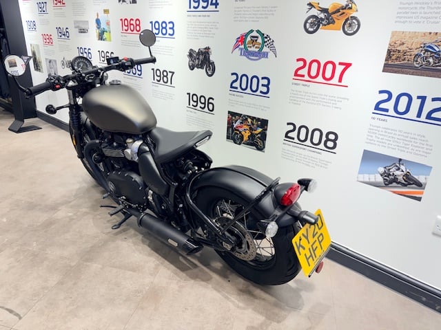 Triumph BONNEVILLE BOBBER BLACK