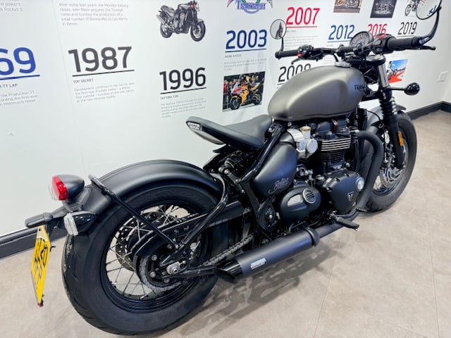 Triumph BONNEVILLE BOBBER BLACK
