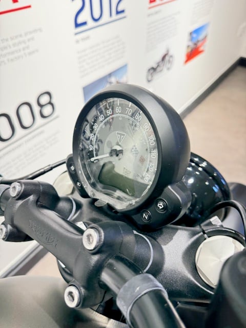 Triumph BONNEVILLE BOBBER BLACK