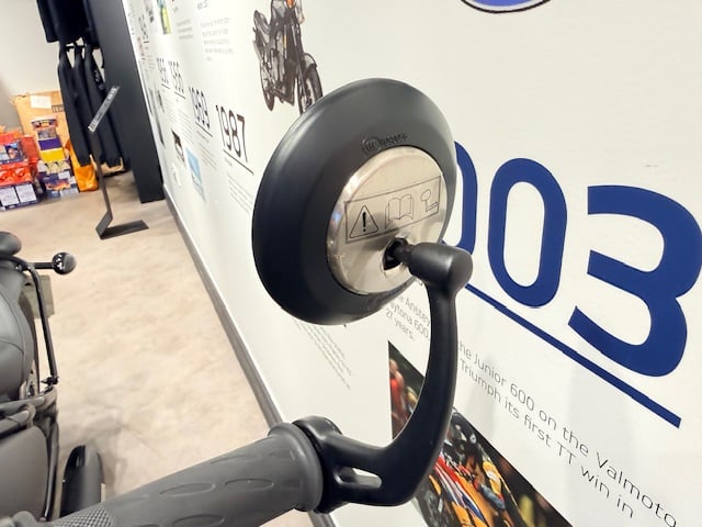 Triumph BONNEVILLE BOBBER BLACK