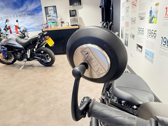 Triumph BONNEVILLE BOBBER BLACK