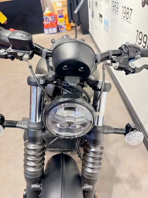 Triumph BONNEVILLE BOBBER BLACK