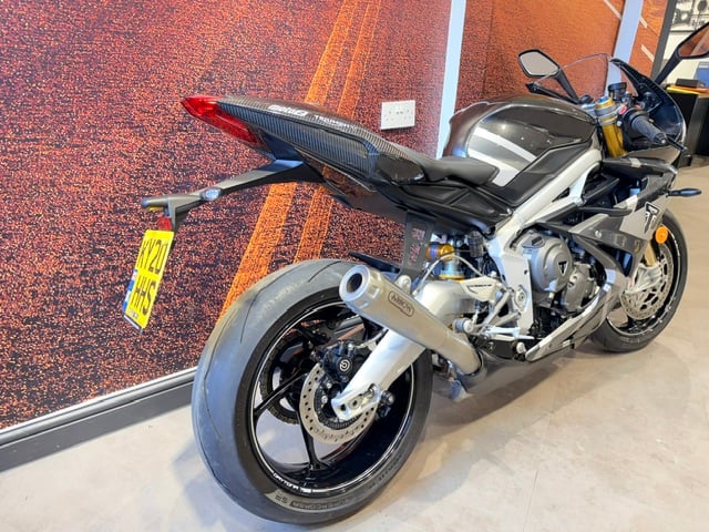 Used Triumph DAYTONA MOTO2 765 2020 for sale - 78782225: Photo 2