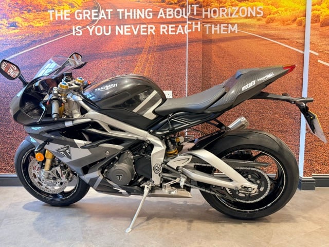 Used Triumph DAYTONA MOTO2 765 2020 for sale - 78782225: Photo 4