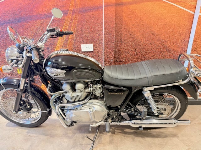 Triumph BONNEVILLE T100