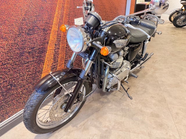 Triumph BONNEVILLE T100