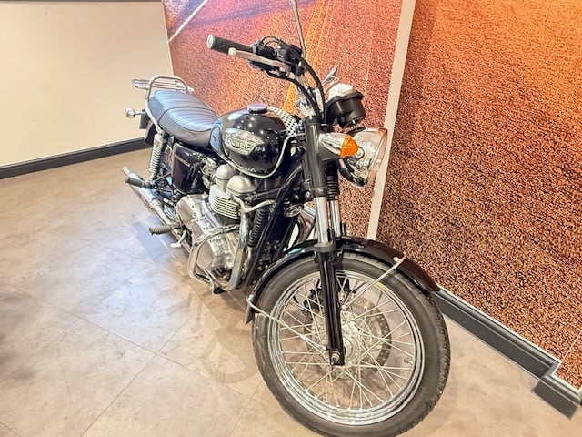 Triumph BONNEVILLE T100