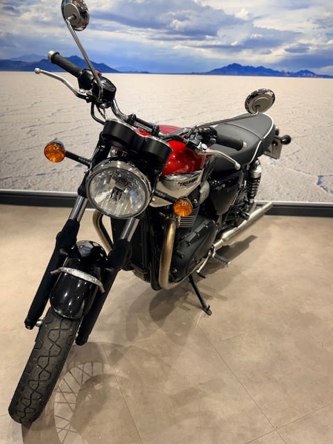 Triumph BONNEVILLE T100