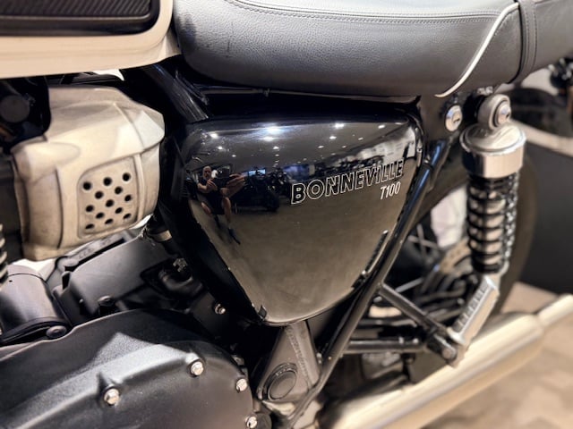 Triumph BONNEVILLE T100