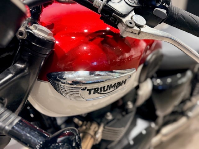 Triumph BONNEVILLE T100