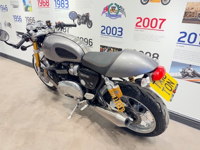 Triumph THRUXTON R