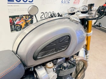 Used Triumph THRUXTON R 2016 for sale - bike-78145922: Photo