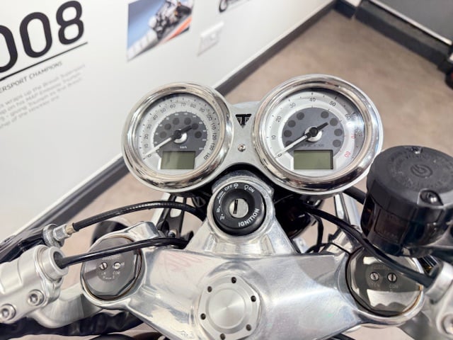 Triumph THRUXTON R