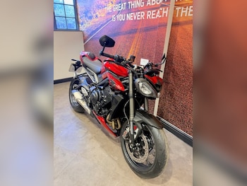 Used Triumph STREET TRIPLE 765 RS 2025 for sale - bike-77837111: Photo